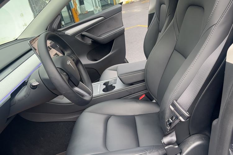 Used Tesla Model Y 2024 Long-Range All-Wheel-Drive Version Left Front Seat