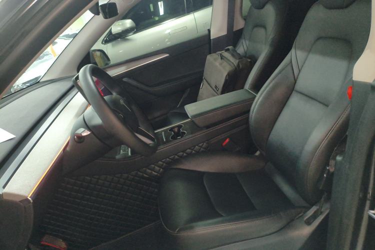 Used Tesla Model Y 2024 Long-Range All-Wheel-Drive Version Left Front Seat