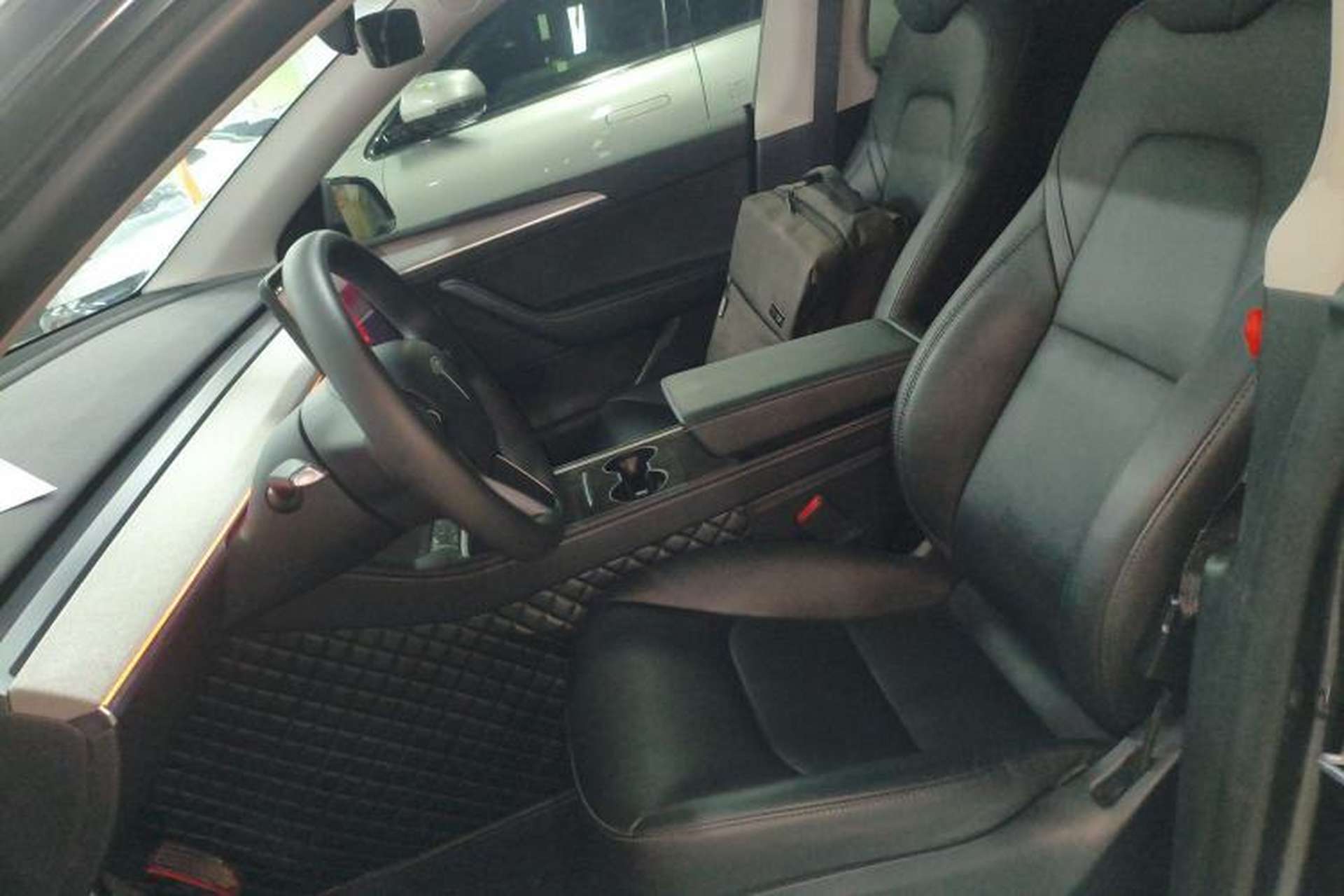Used Tesla Model Y 2024 Long-Range All-Wheel-Drive Version Left Front Seat