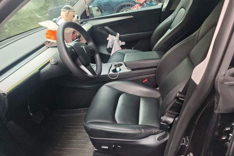 Used Tesla Model Y 2024 Long-Range All-Wheel-Drive Version Left Front Seat