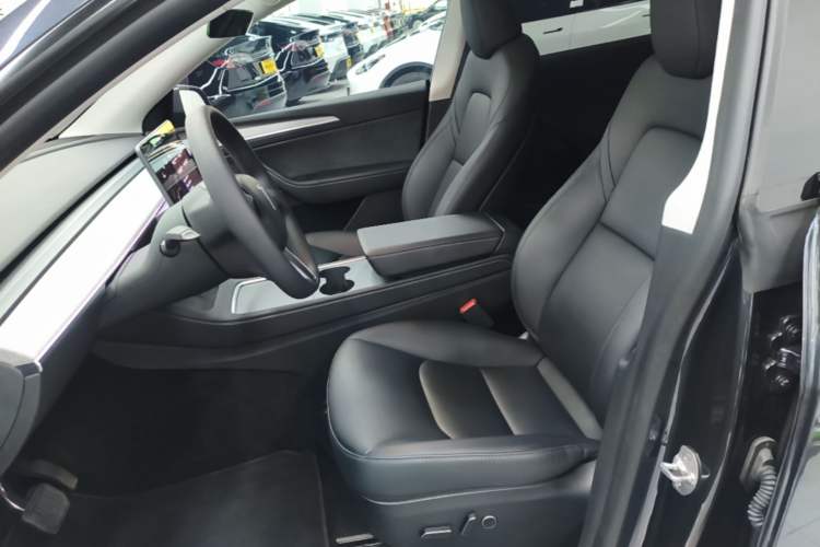 Used Tesla Model Y 2024 Long-Range All-Wheel-Drive Version Left Front Seat