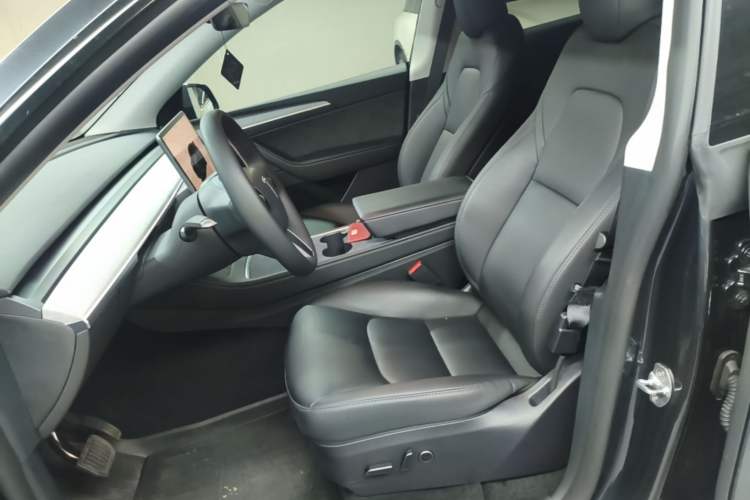 Used Tesla Model Y 2024 Long-Range All-Wheel-Drive Version Left Front Seat