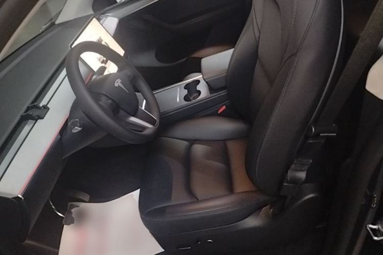 Used Tesla Model Y 2024 Long-Range All-Wheel-Drive Version Left Front Seat