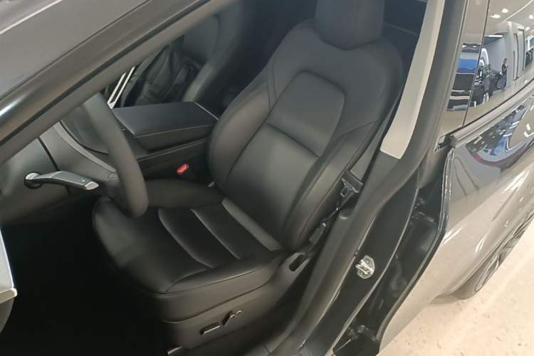 Used Tesla Model Y 2024 Rear-Wheel-Drive Version Left Front Seat