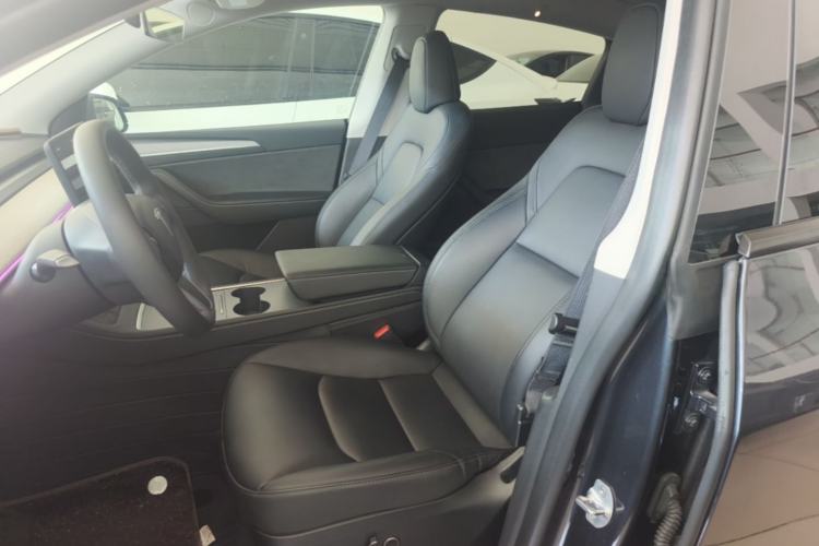 Used Tesla Model Y 2024 Long-Range All-Wheel-Drive Version Left Front Seat