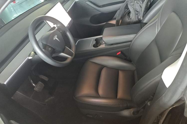 Used Tesla Model Y 2024 Long-Range All-Wheel-Drive Version Left Front Seat