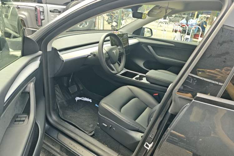 Used Tesla Model Y 2024 Rear-Wheel-Drive Version Left Front Seat