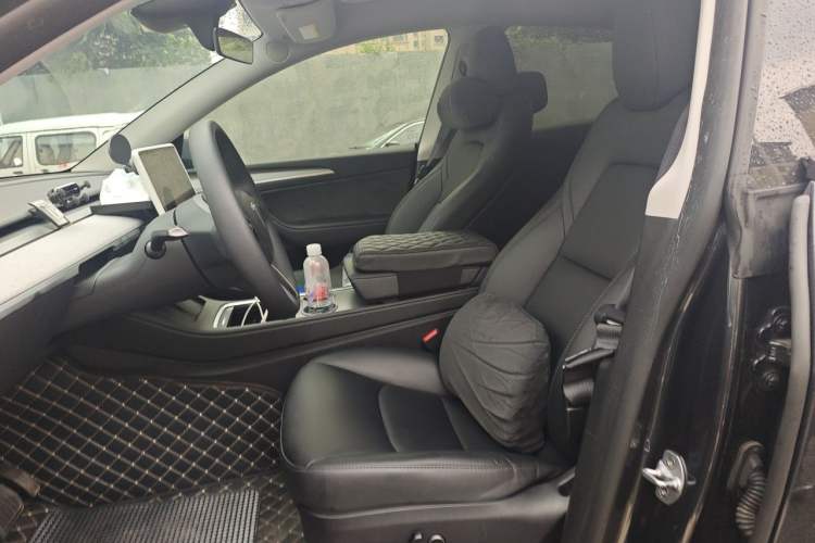 Used Tesla Model Y 2024 Long-Range All-Wheel-Drive Version Left Front Seat