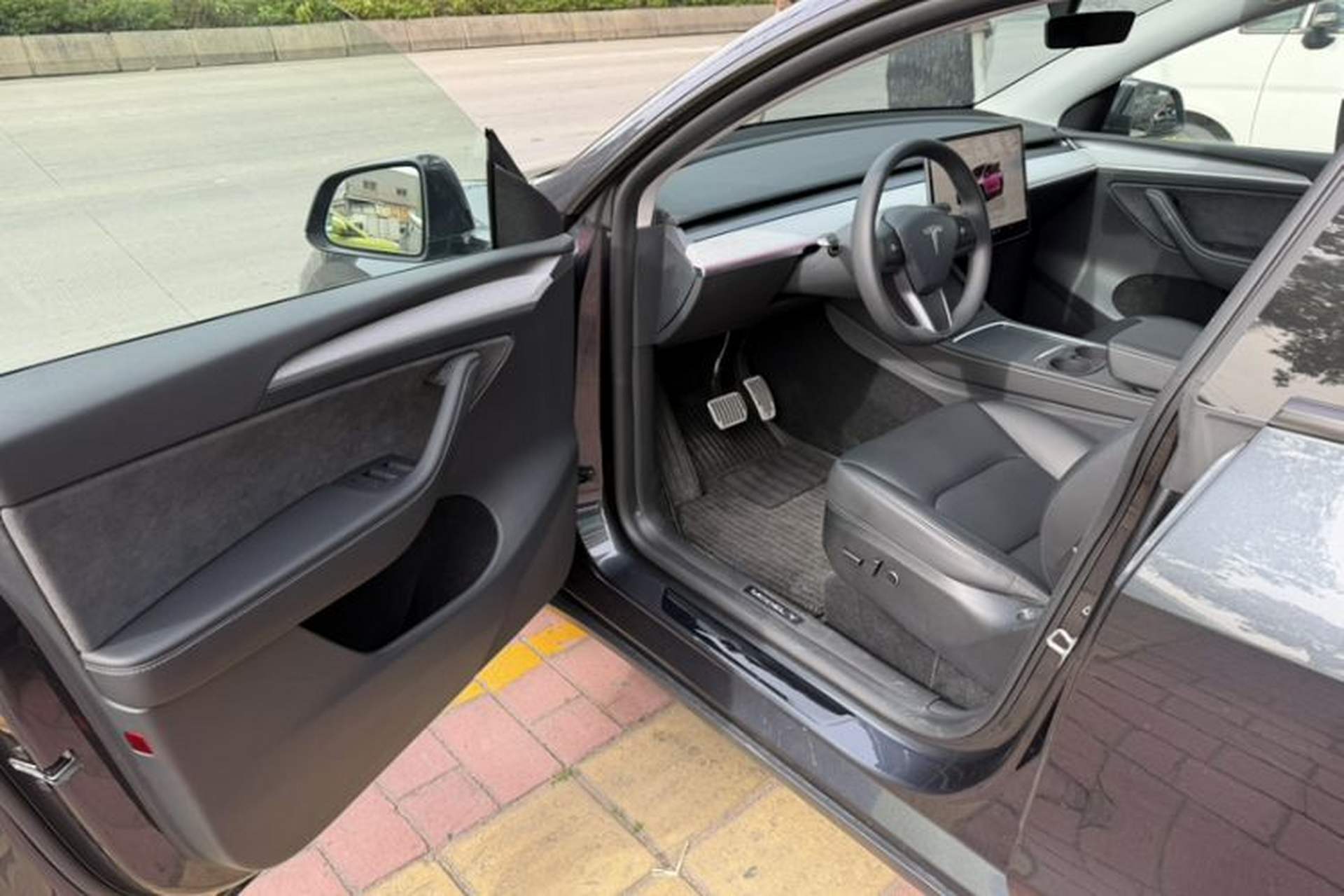 Used Tesla Model Y 2024 Rear-Wheel-Drive Version Left Front Seat