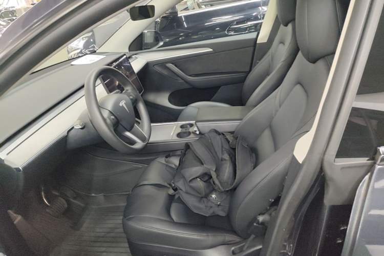 Used Tesla Model Y 2024 Long-Range All-Wheel-Drive Version Left Front Seat