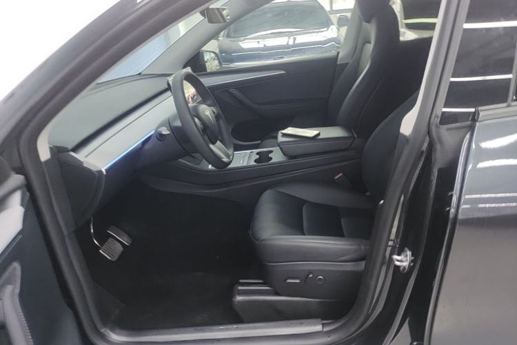 Used Tesla Model Y 2024 Long-Range All-Wheel-Drive Version Left Front Seat