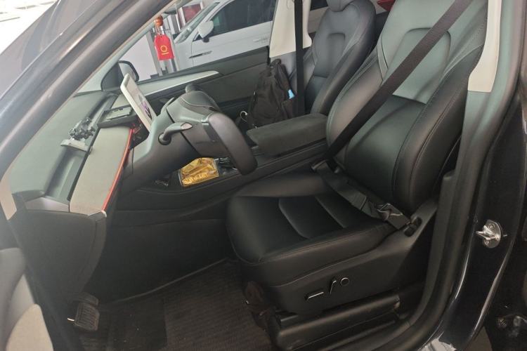 Used Tesla Model Y 2024 Rear-Wheel-Drive Version Left Front Seat