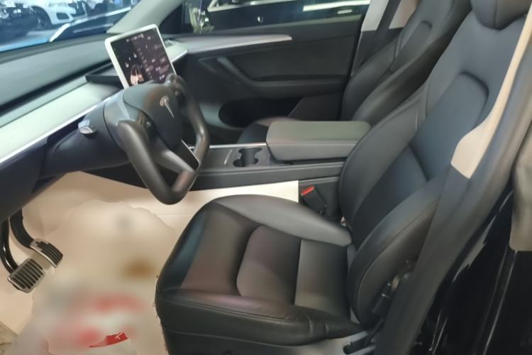 Used Tesla Model Y 2024 Long-Range All-Wheel-Drive Version Left Front Seat
