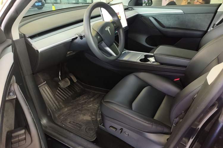 Used Tesla Model Y 2024 Rear-Wheel-Drive Version Left Front Seat