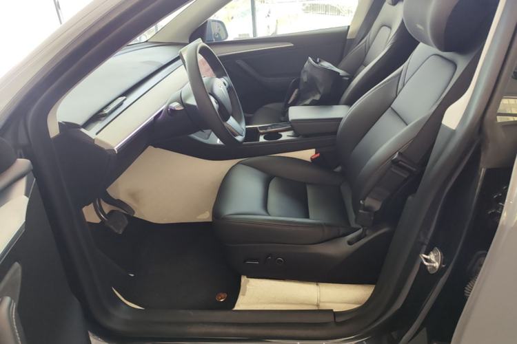 Used Tesla Model Y 2024 Long-Range All-Wheel-Drive Version Left Front Seat