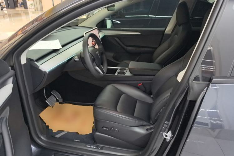 Used Tesla Model Y 2024 Long-Range All-Wheel-Drive Version Left Front Seat