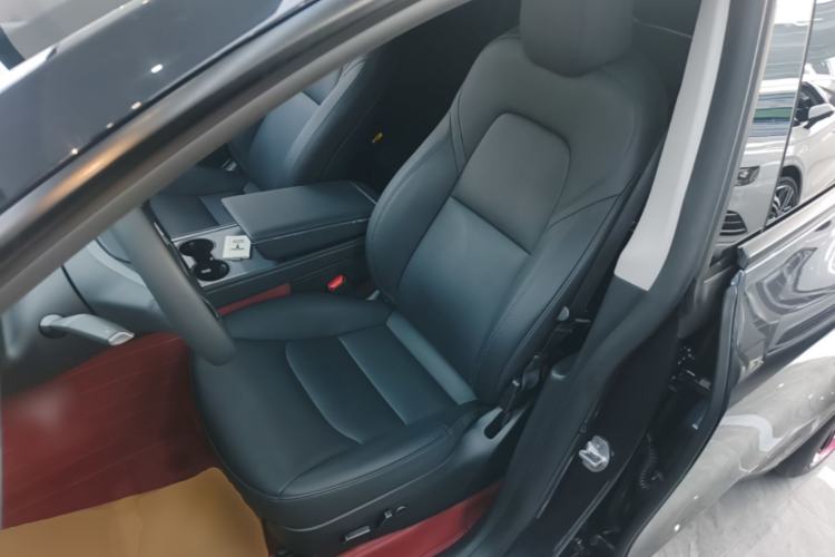 Used Tesla Model Y 2024 Rear-Wheel-Drive Version Left Front Seat