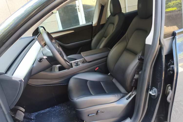 Used Tesla Model Y 2024 Long-Range All-Wheel-Drive Version Left Front Seat