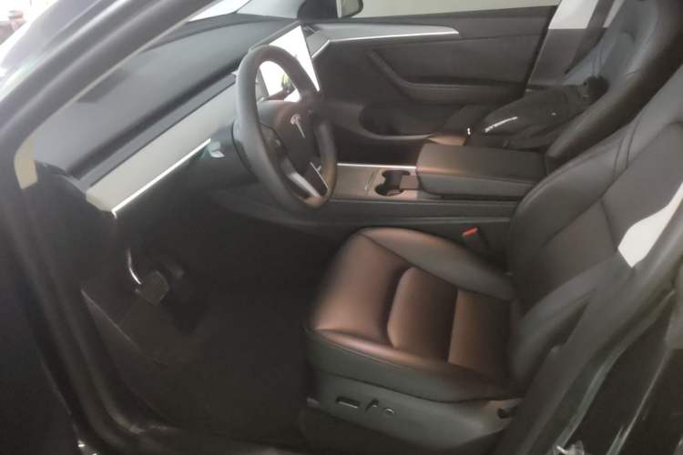 Used Tesla Model Y 2024 Long-Range All-Wheel-Drive Version Left Front Seat