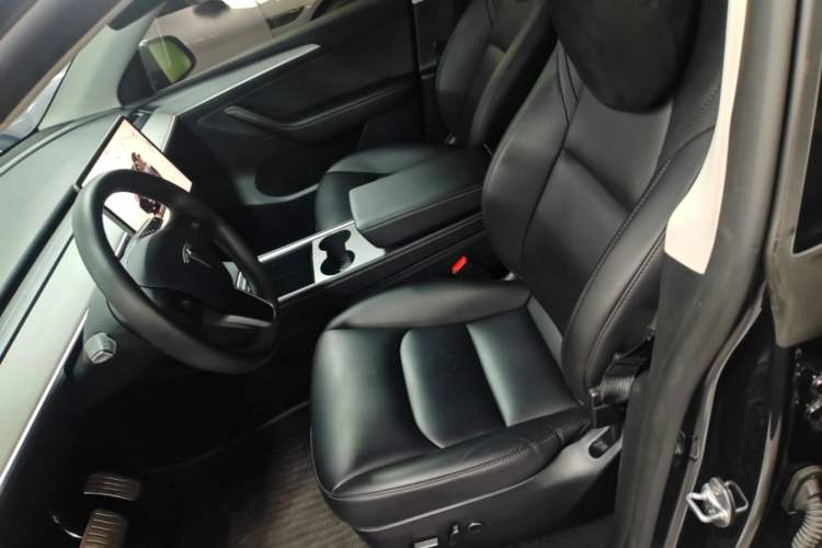 Used Tesla Model Y 2024 Long-Range All-Wheel-Drive Version Left Front Seat