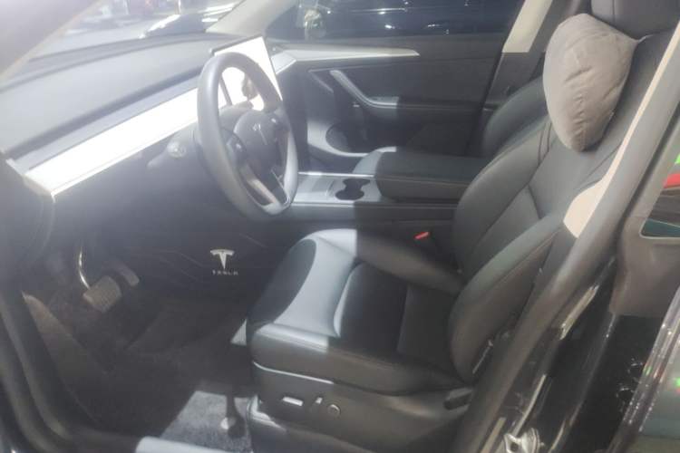 Used Tesla Model Y 2024 Long-Range All-Wheel-Drive Version Left Front Seat