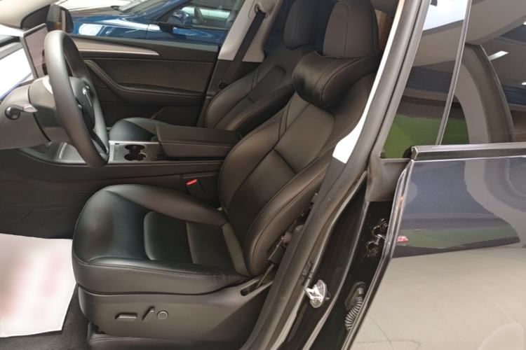Used Tesla Model Y 2024 Long-Range All-Wheel-Drive Version Left Front Seat