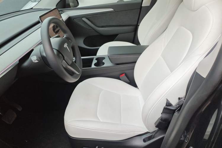 Used Tesla Model Y 2024 Long-Range All-Wheel-Drive Version Left Front Seat