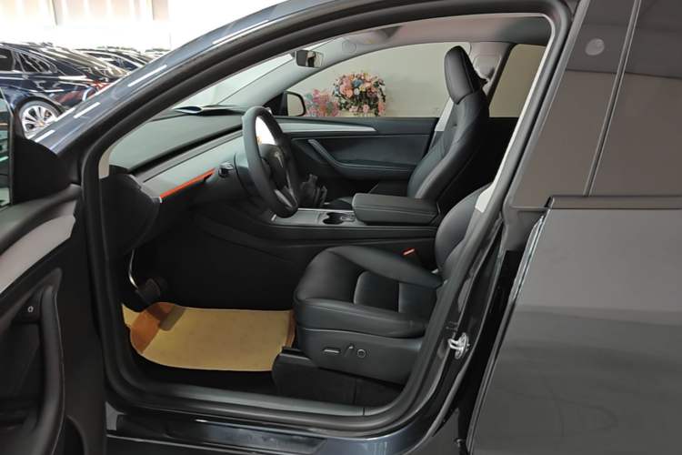 Used Tesla Model Y 2024 Rear-Wheel-Drive Version Left Front Seat
