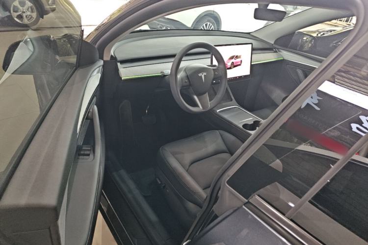 Used Tesla Model Y 2024 Rear-Wheel-Drive Version Left Front Seat