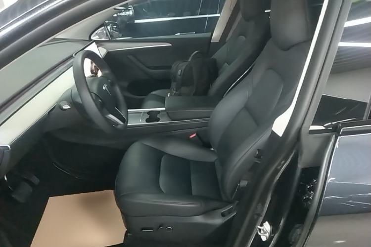 Used Tesla Model Y 2024 Long-Range All-Wheel-Drive Version Left Front Seat