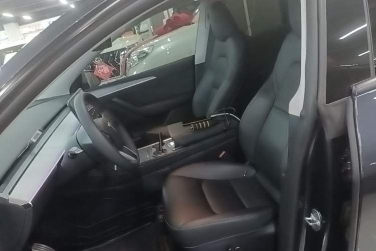 Used Tesla Model Y 2024 Rear-Wheel-Drive Version Left Front Seat