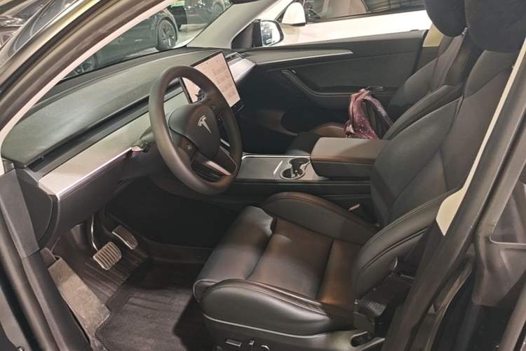 Used Tesla Model Y 2024 Rear-Wheel-Drive Version Left Front Seat