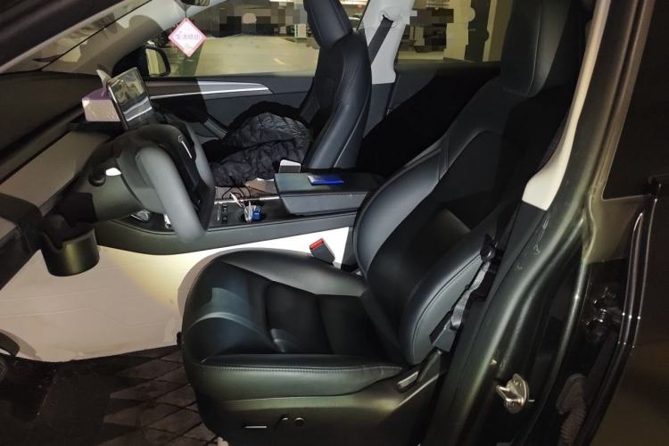 Used Tesla Model Y 2024 Long-Range All-Wheel-Drive Version Left Front Seat