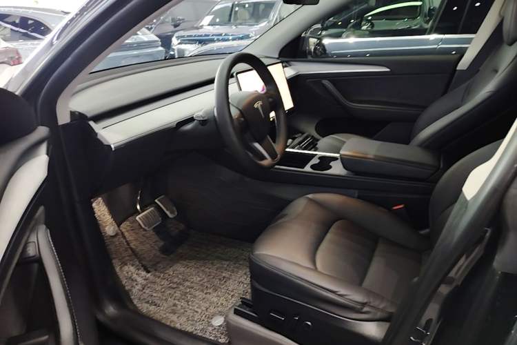 Used Tesla Model Y 2024 Rear-Wheel-Drive Version Left Front Seat
