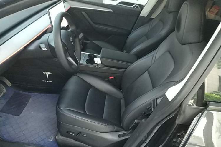 Used Tesla Model Y 2024 Long-Range All-Wheel-Drive Version Left Front Seat