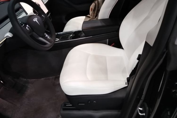 Used Tesla Model Y 2024 Long-Range All-Wheel-Drive Version Left Front Seat