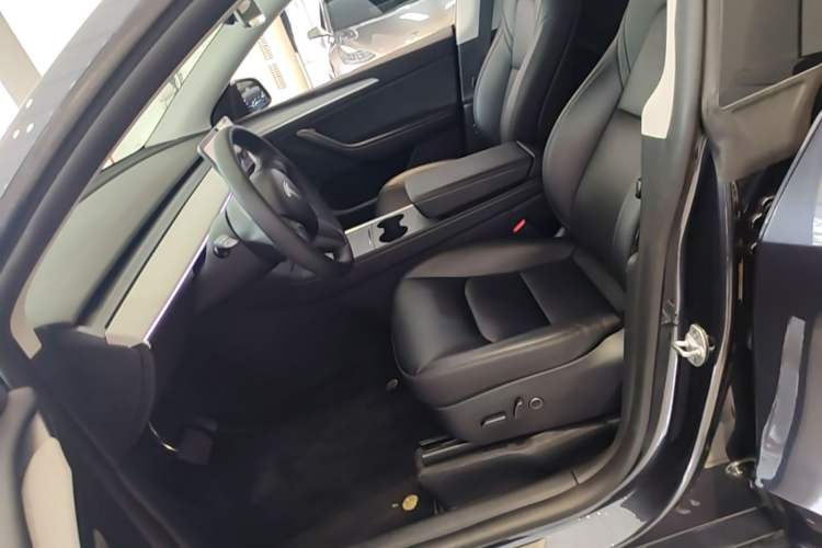 Used Tesla Model Y 2024 Rear-Wheel-Drive Version Left Front Seat