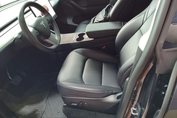 Used Tesla Model Y 2024 Rear-Wheel-Drive Version Left Front Seat