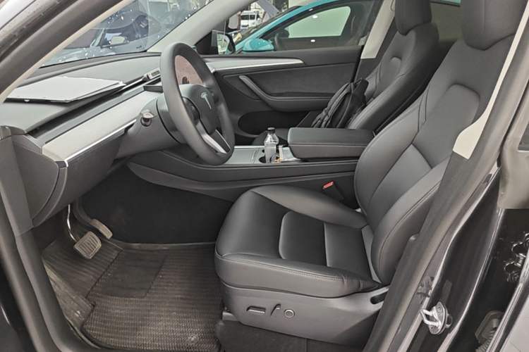 Used Tesla Model Y 2024 Rear-Wheel-Drive Version Left Front Seat