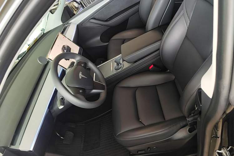 Used Tesla Model Y 2024 Long-Range All-Wheel-Drive Version Left Front Seat