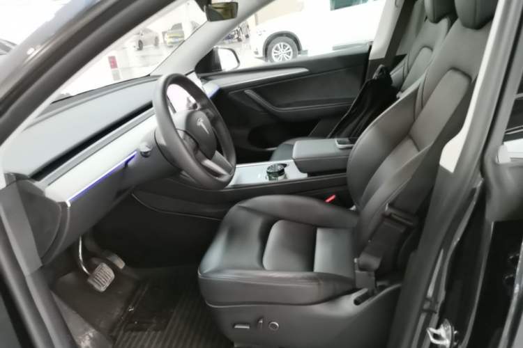 Used Tesla Model Y 2024 Long-Range All-Wheel-Drive Version Left Front Seat