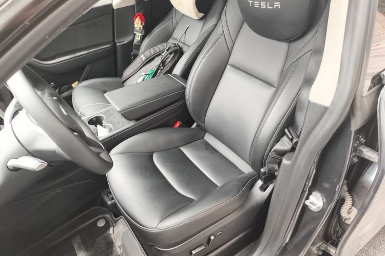 Used Tesla Model Y 2024 Long-Range All-Wheel-Drive Version Left Front Seat