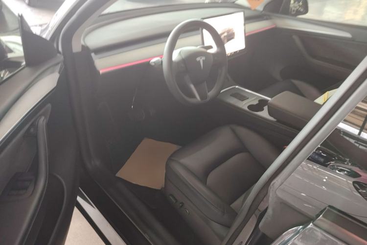 Used Tesla Model Y 2024 Rear-Wheel-Drive Version Left Front Seat