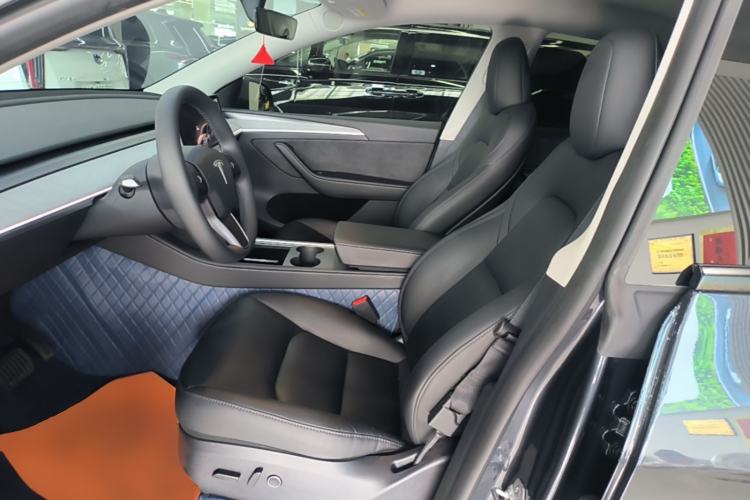 Used Tesla Model Y 2024 Long-Range All-Wheel-Drive Version Left Front Seat