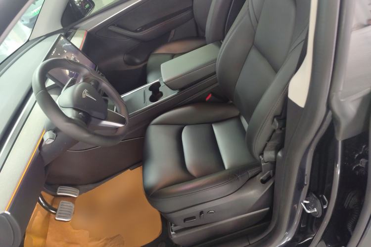 Used Tesla Model Y 2024 Long-Range All-Wheel-Drive Version Left Front Seat