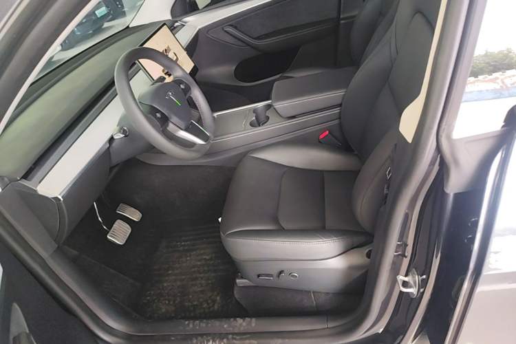 Used Tesla Model Y 2024 Rear-Wheel-Drive Version Left Front Seat