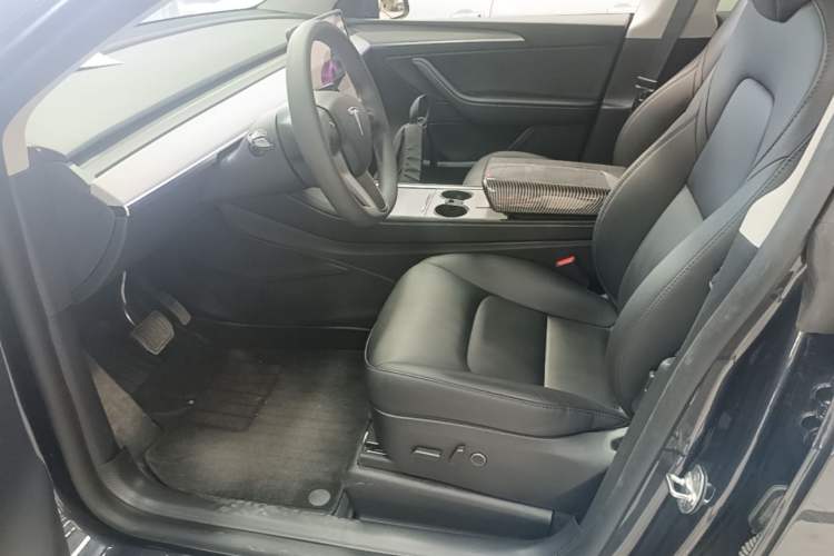 Used Tesla Model Y 2024 Long-Range All-Wheel-Drive Version Left Front Seat