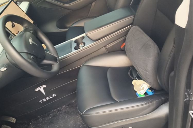 Used Tesla Model Y 2024 Long-Range All-Wheel-Drive Version Left Front Seat
