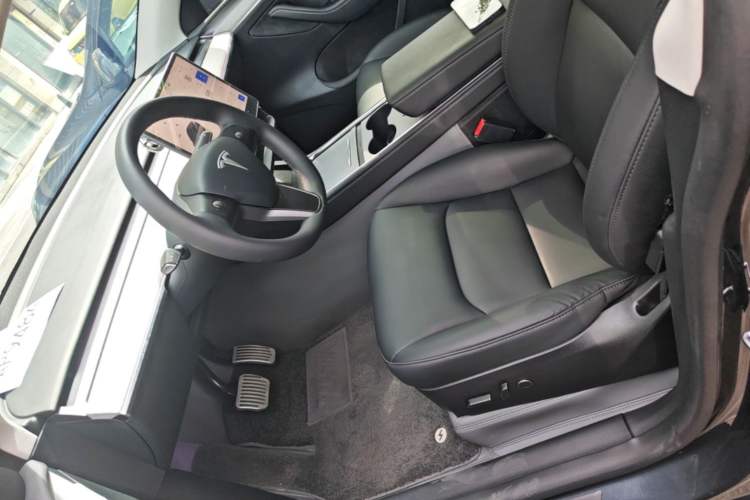 Used Tesla Model Y 2024 Rear-Wheel-Drive Version Left Front Seat