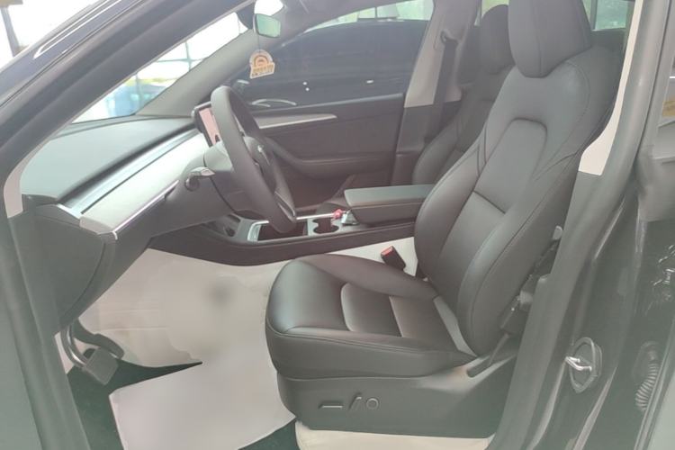 Used Tesla Model Y 2024 Long-Range All-Wheel-Drive Version Left Front Seat